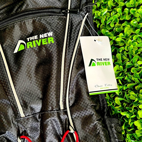 New with tags water backpack - Picture 3 of 8